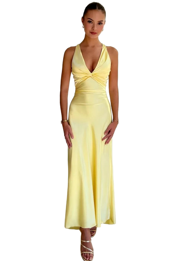 Kvinne maxikjole uten ermer, flytende design. Komfortabel og elegant sommerkjole for fest.