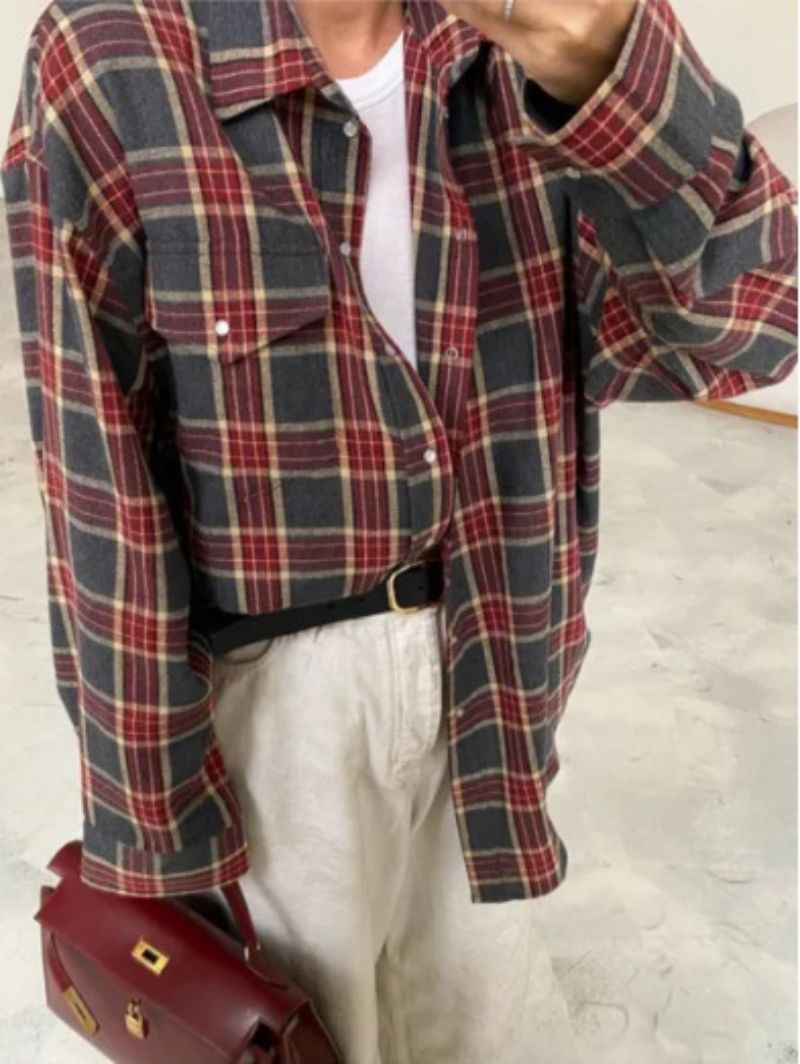 Oversized rutete skjorte i mykt stoff. Et must-have for komfortabel hverdagsklær og casual stil for kvinner.