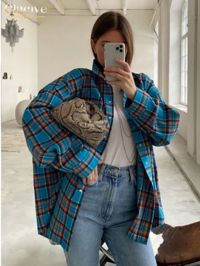 Komfortabel og stilig oversized rutete dameskjorte. Perfekt for casual look og hverdagsklær.