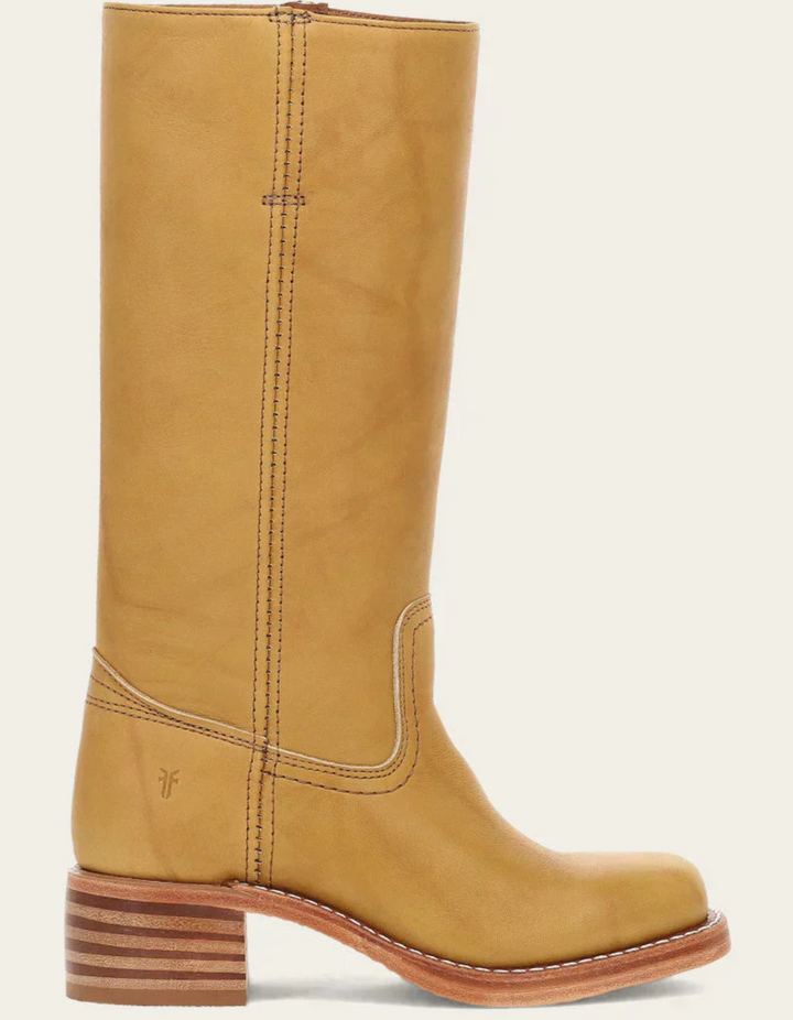 Stilige damestøvler med høye platåsåler, perfekte for en komfortabel og trendy hverdagslook.