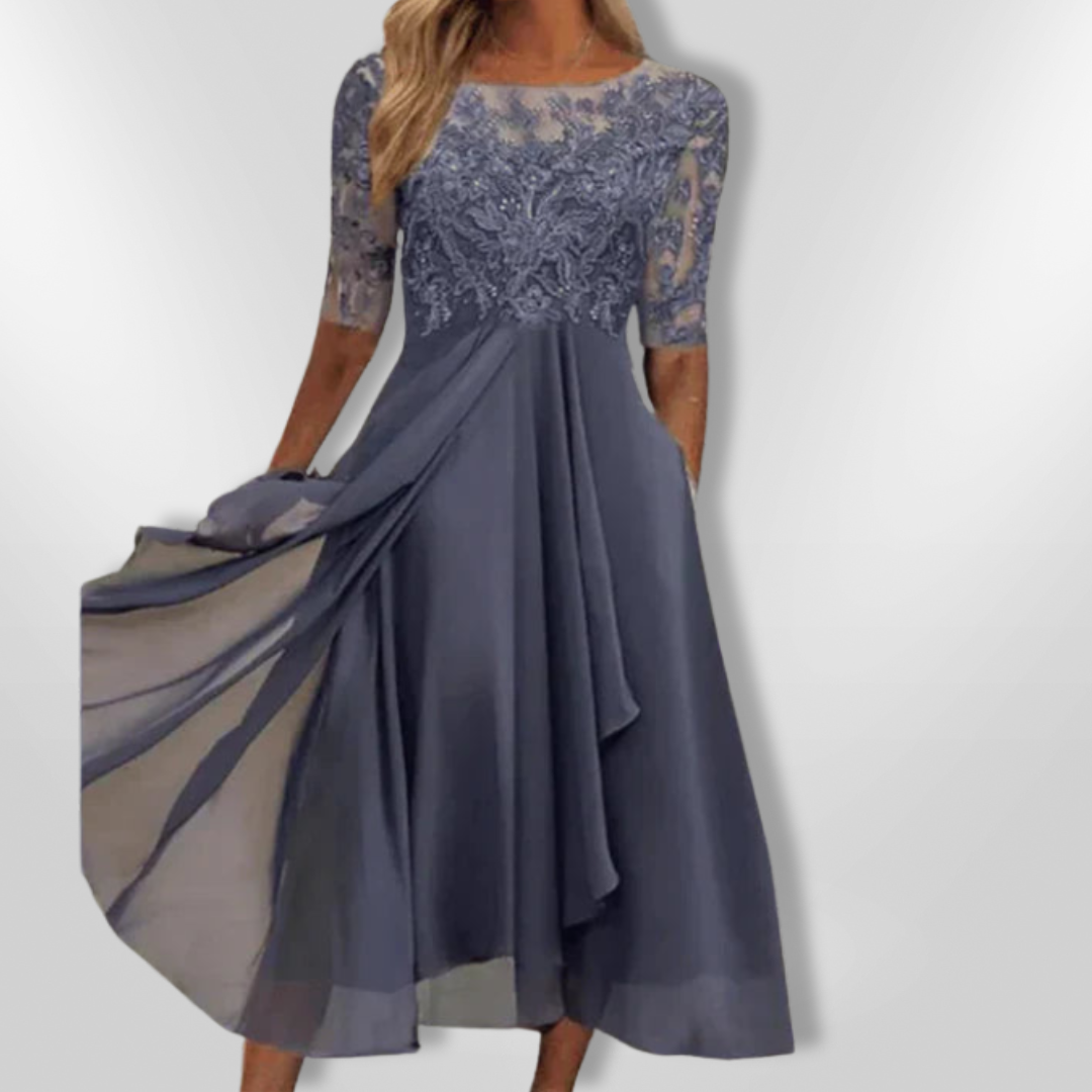 Allsidig damekjole med asymmetrisk design og blonder, elegant og komfortabel som bryllups- eller festkjole.