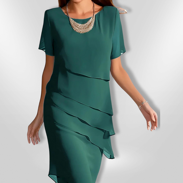 Lett og elegant kvinners chiffonkjole. Flott selskapskjole for fest, bryllup og formelle anledninger.