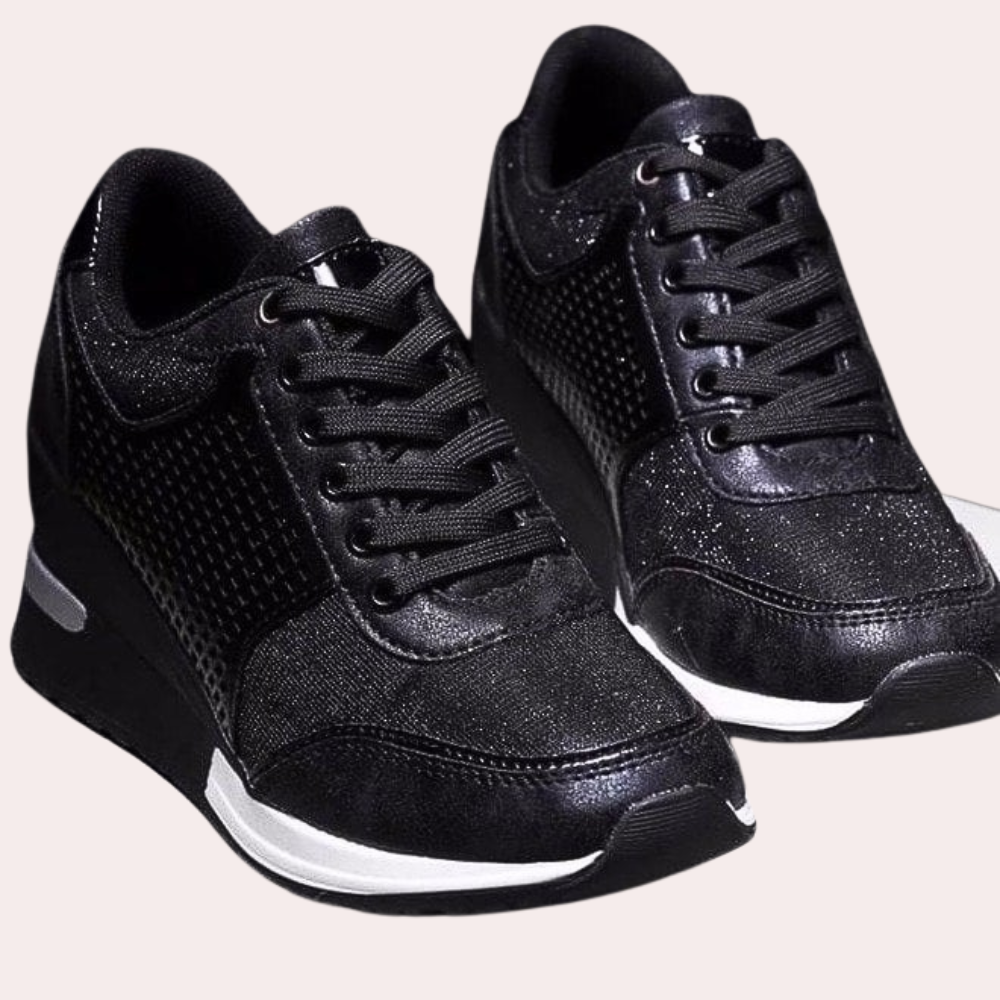 Komfortable damesko: Kvinne sneakers med skjult kilehæl for ekstra høyde og stil. Perfekte fritidssko.
