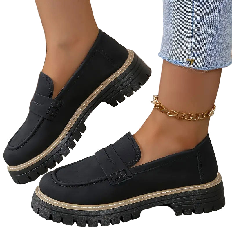 Kvinne loafers med chunky såle i svart, perfekt for moderne komfort og hverdagsstil. Slip-on damesko.