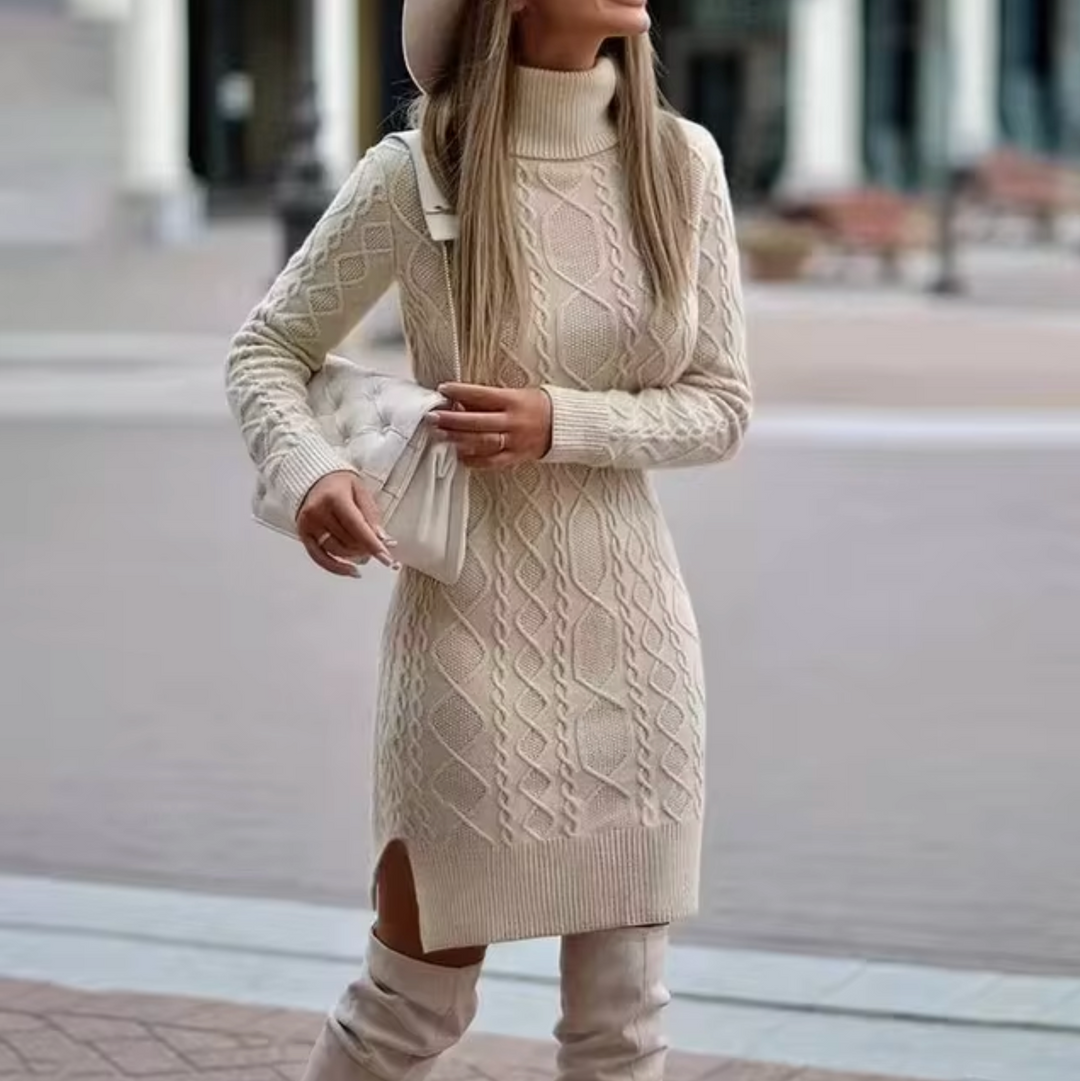 Nærbilde av detaljert kabelstrikk på elegant midikjole med turtleneck for kvinner. Tekstur.