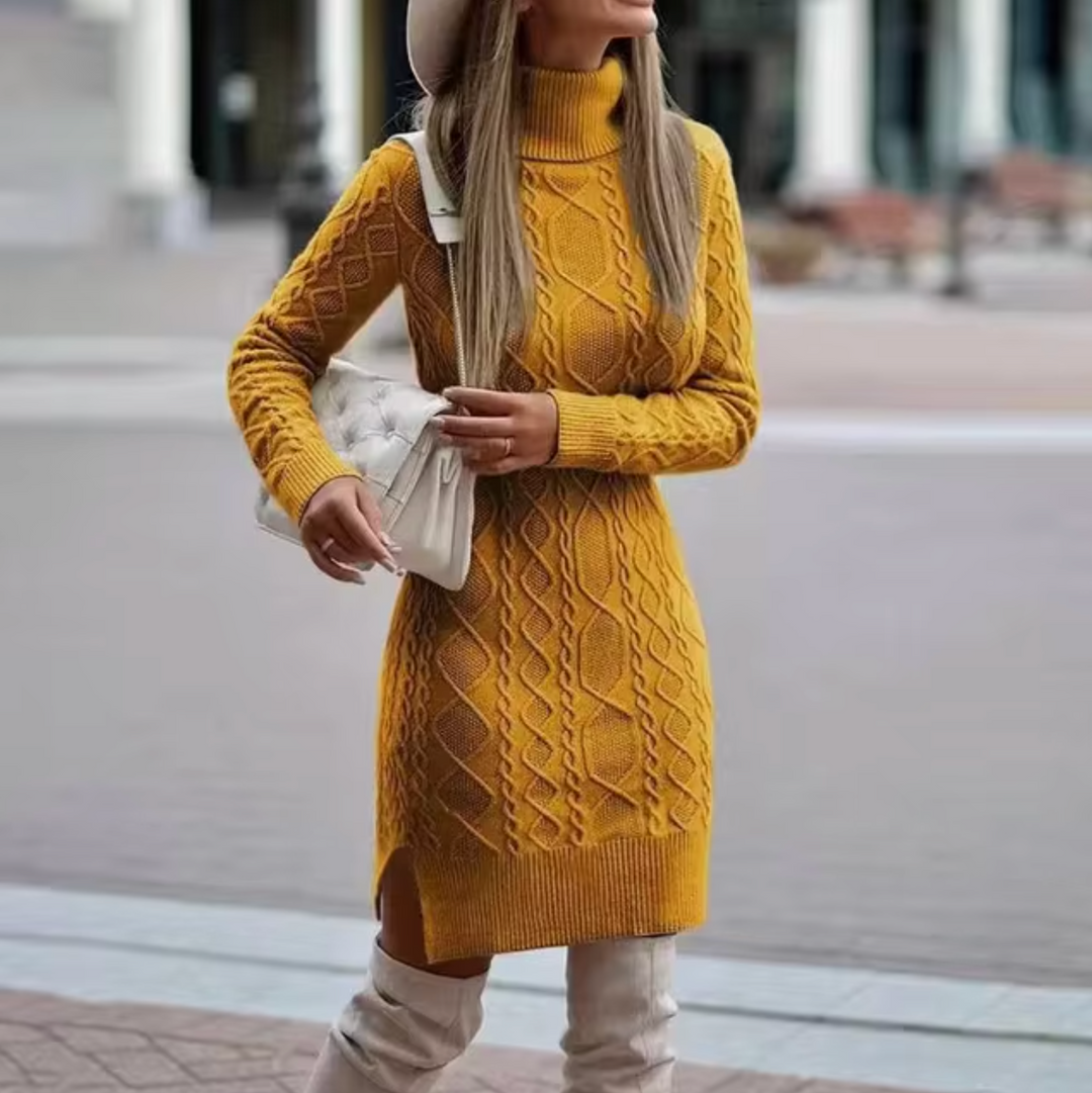 Stilren kabelstrikket midikjole med turtleneck; en komfortabel og elegant vinterkjole for kvinner.