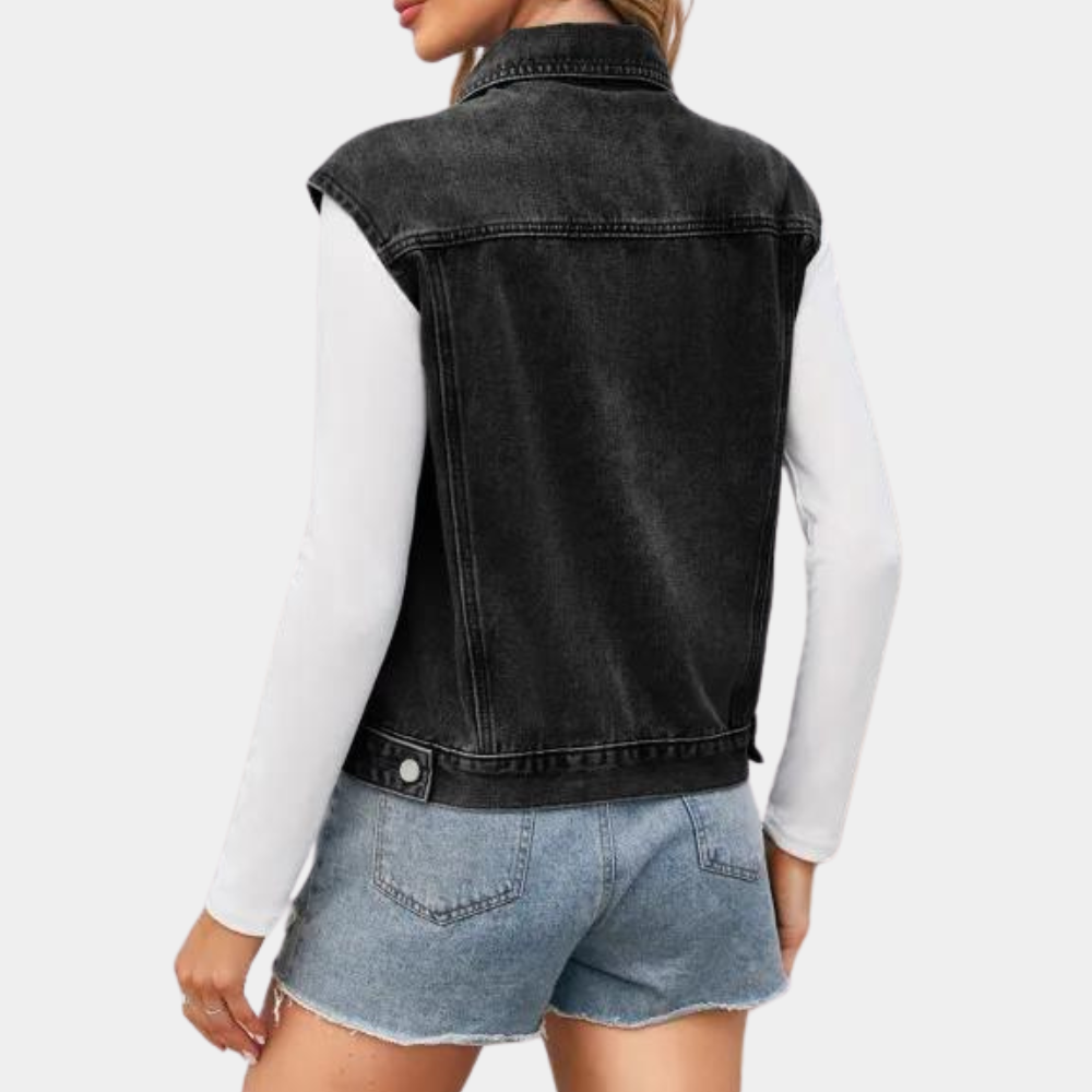 Klassisk damevest i mykt vasket stoff, designet for komfort og enkel lag-på-lag styling. En must-have for garderoben.