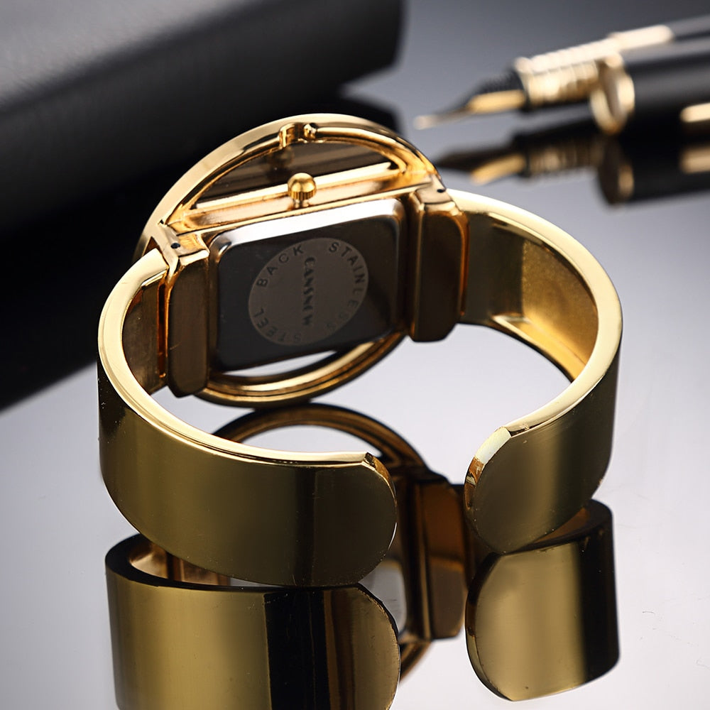 Tidløs dameklokke for kvinner, ideell for både hverdag og fest. Klassisk og elegant armbåndsur med stil.