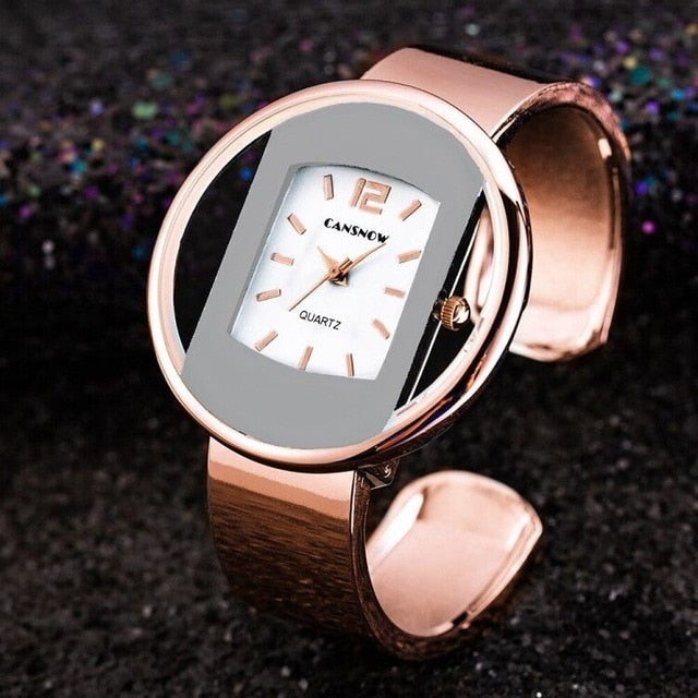 Stilren kvinneklokke i klassisk design. Elegant tilbehør og armbåndsur som passer til enhver mote.