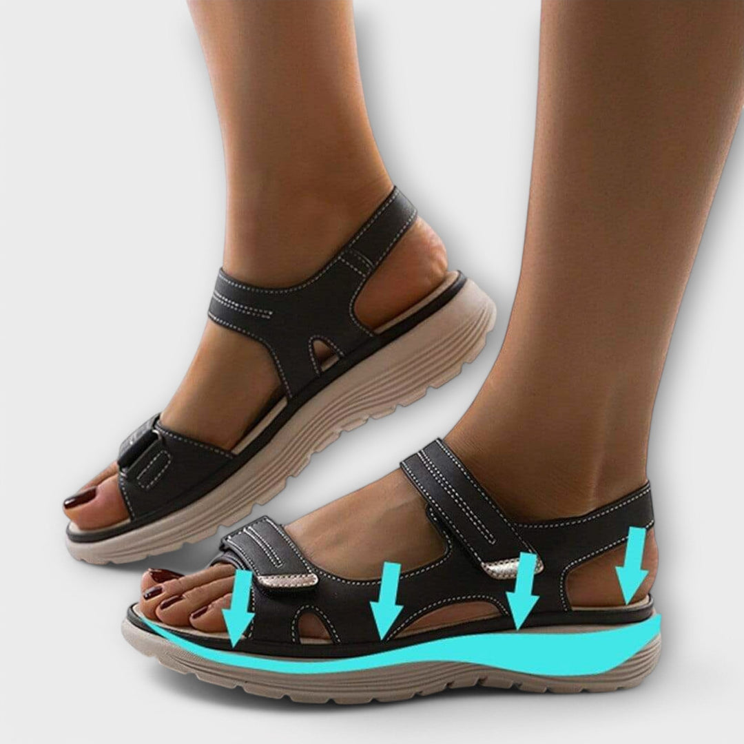 Justerbare komfortsandaler for kvinner. Lettvektig og ergonomisk design gir overlegen gåkomfort for hverdagsbruk.
