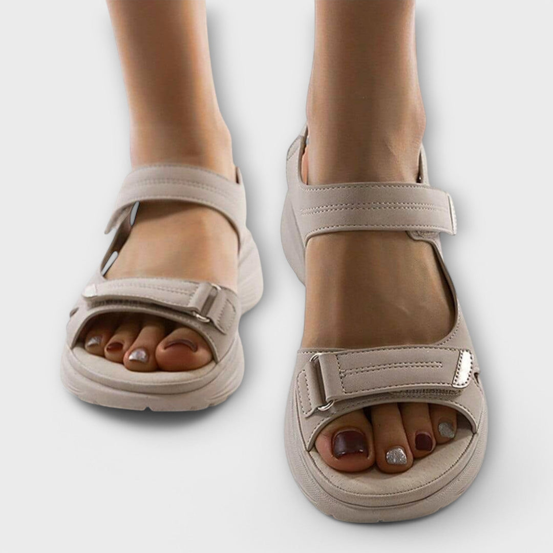 Moderne damessandaler med ergonomisk passform. Lettvektige og stilige komfortsandaler for sommerens aktiviteter.