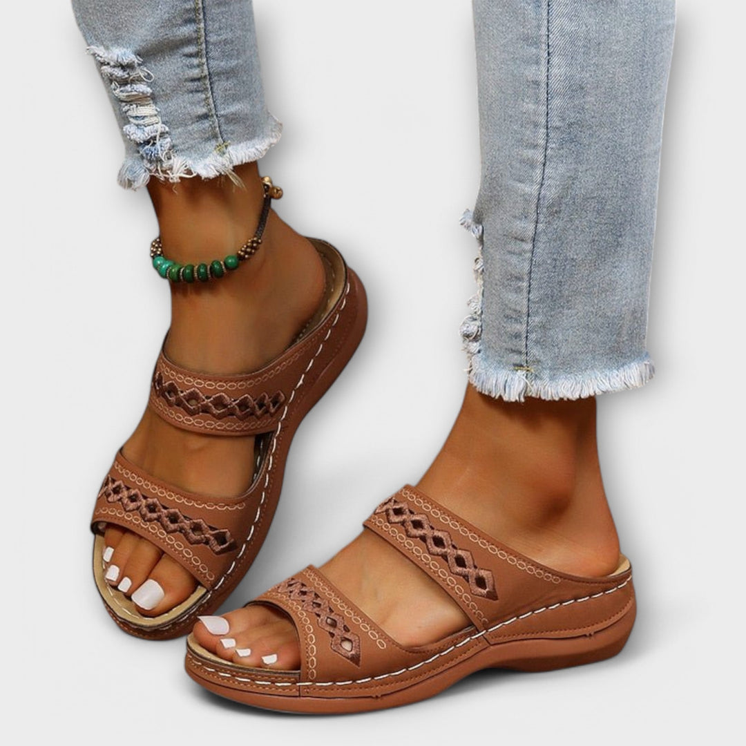 Elegante festsandaler for damer med åpen tå. Komfortable, lette og moderne sko som passer til sommerantrekk.