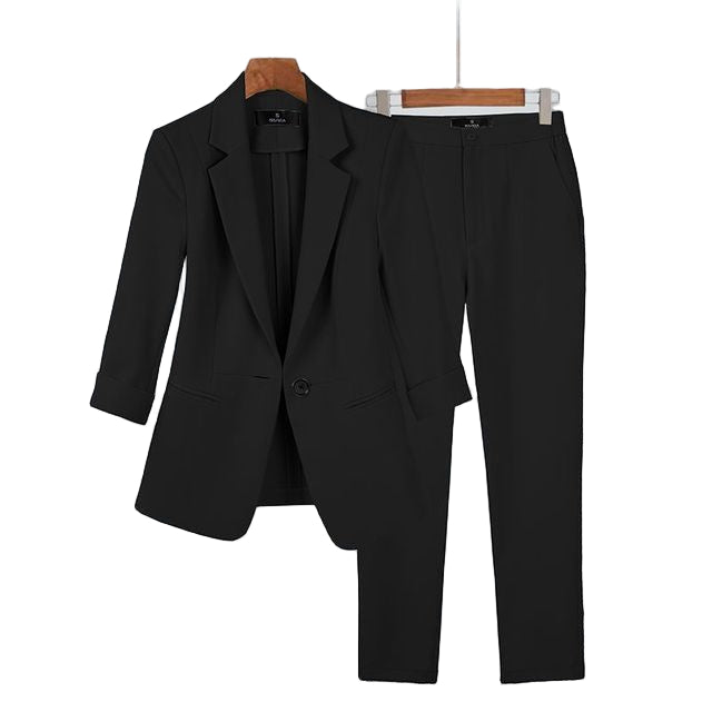 Elegant figursydd blazer og buksesett for kvinner, perfekt for både kontor- og festantrekk. Klassisk stil.