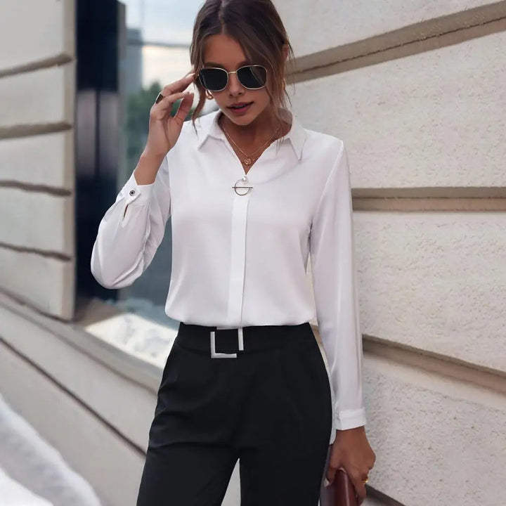 Elegant langermet bluse for kvinner. Stilfull topp ideell for kontoret, business og fest.