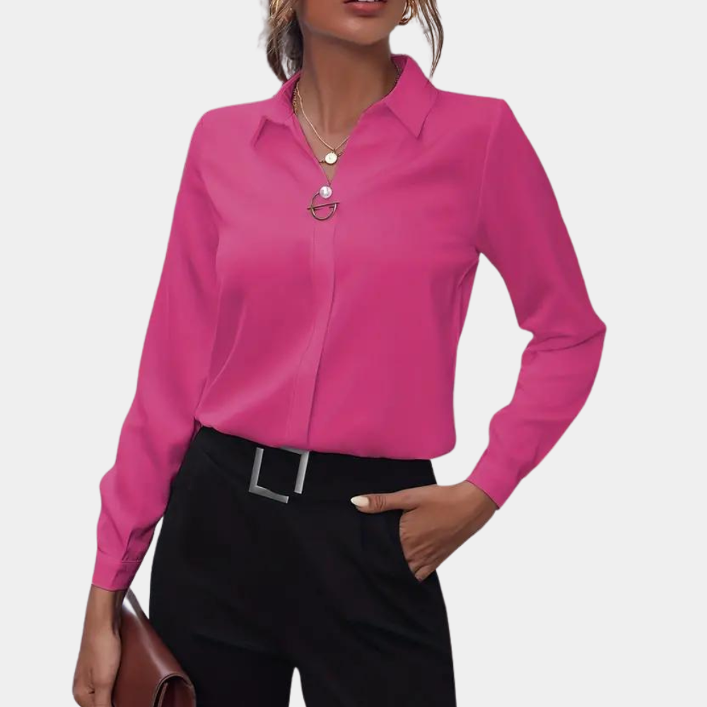 Hverdagslig klassisk kvinnebluse. Komfortabel og chic langermet topp for en elegant stil.