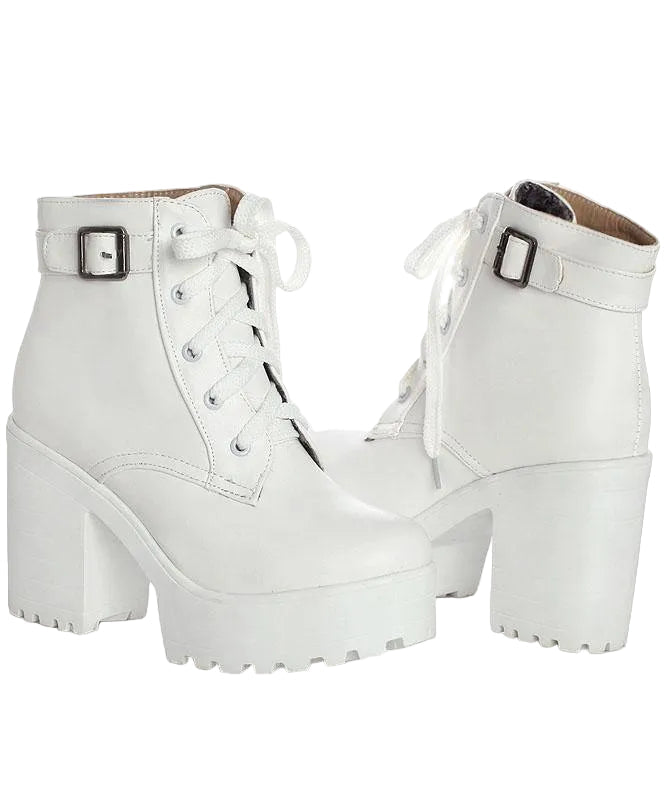 Kvinners chunky ankelboots med robust plattformsåle og trendy kryssrem. Perfekte høst- og vinterstøvler.