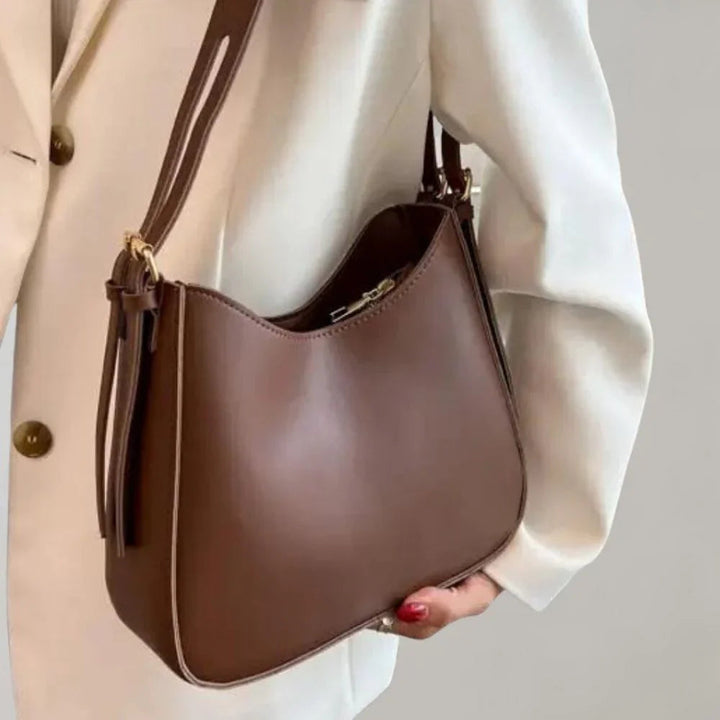 Moderne dameveske: elegant strukturert crossbody-veske for hverdags og fest, med justerbar stropp.