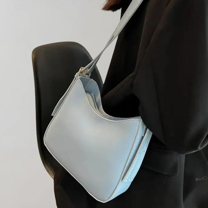 Allsidig kvinners crossbody-veske med elegant, strukturert design. Perfekt for ulike anledninger.