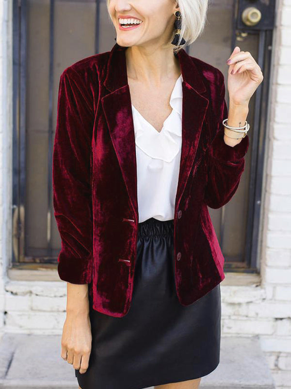 Luksuriøs elegant fløyelsblazer for kvinner. Stilren og klassisk dameblazer med jakkekrage for et polert uttrykk.