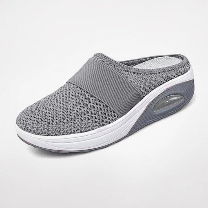 Et par komfortable kvinnesko, perfekte innendørssko med støtdemping og ergonomisk design.