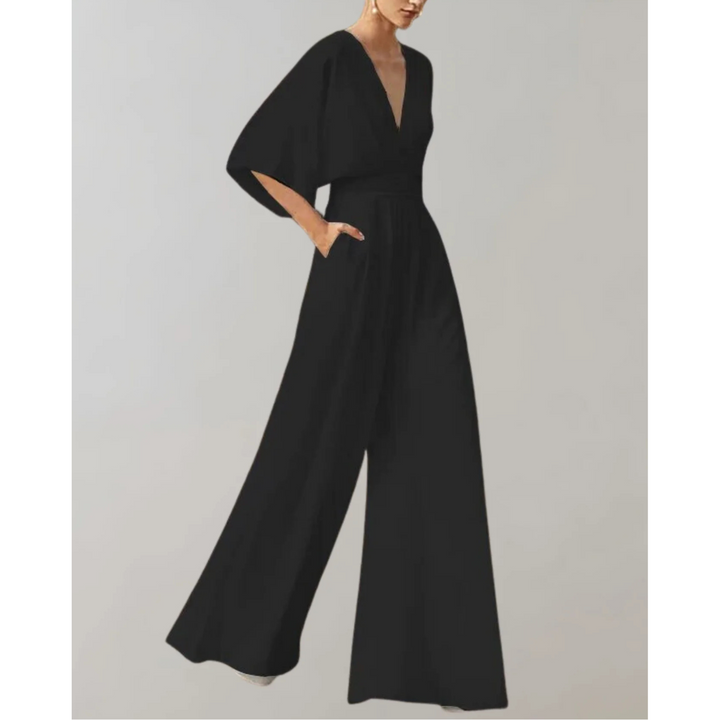 Flatterende kvinners jumpsuit, designet for en elegant silhuett, perfekt for en moderne stil.
