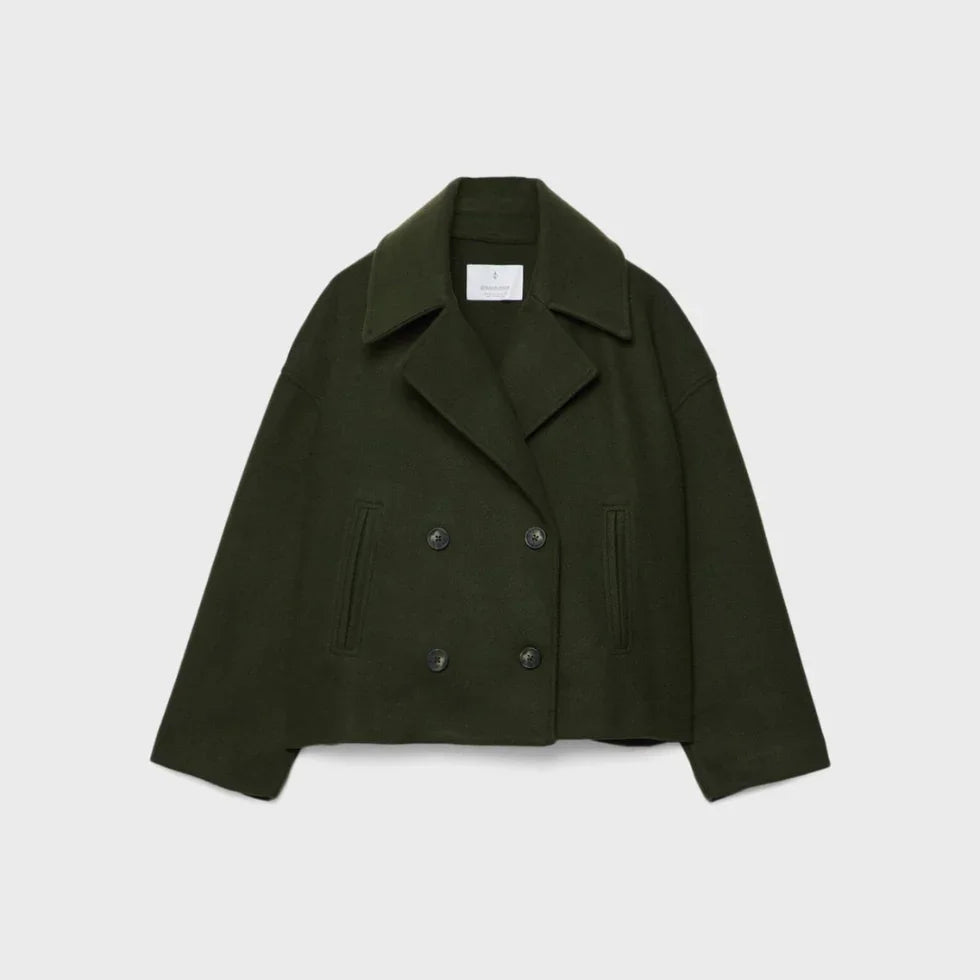 Elegant kort blazer til kvinner, med dobbeltspent knappelukking. Perfekt for å heve et hvert antrekk.