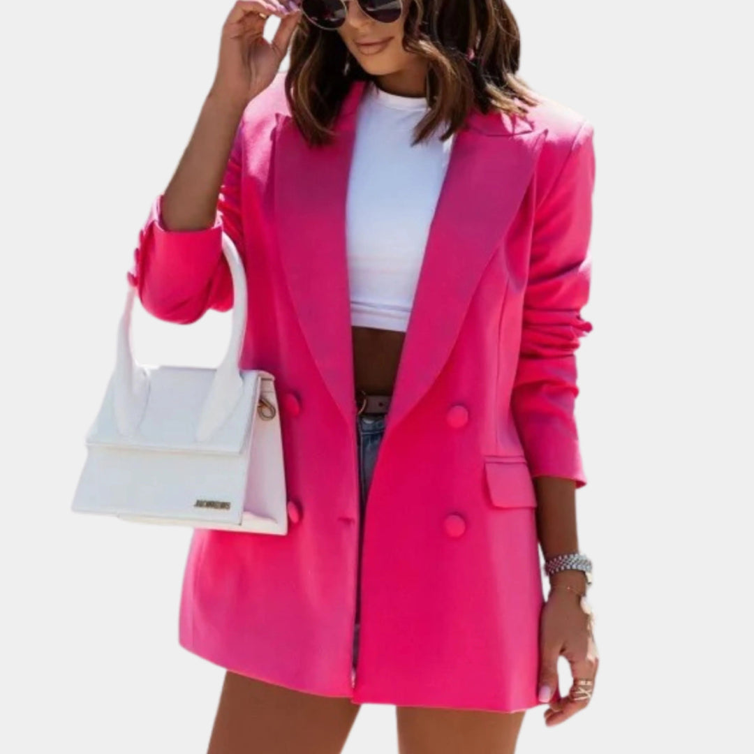 Svart lang dameblazer med doble knapper. Feminin og elegant vår/høst mote for enhver anledning.