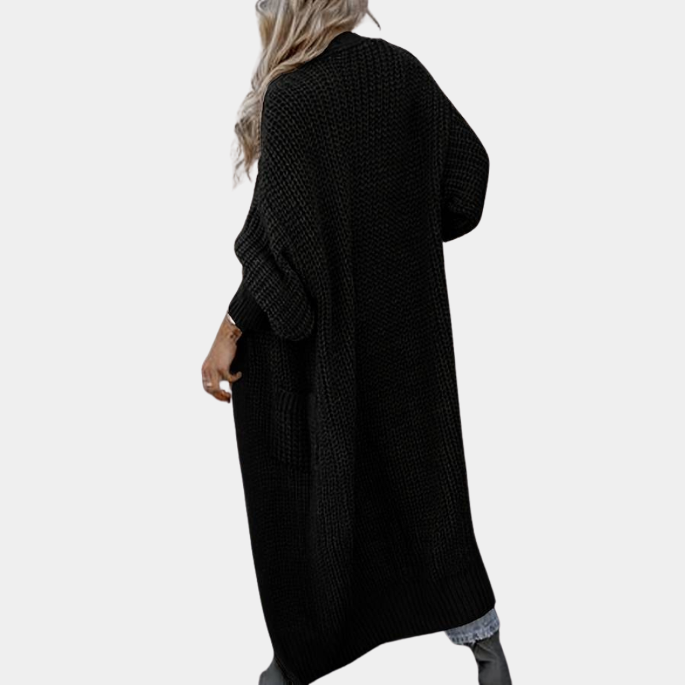Varm og elegant lang strikkejakke, en komfortabel kvinnecardigan ideell for høsten. Allsidig dameklær.