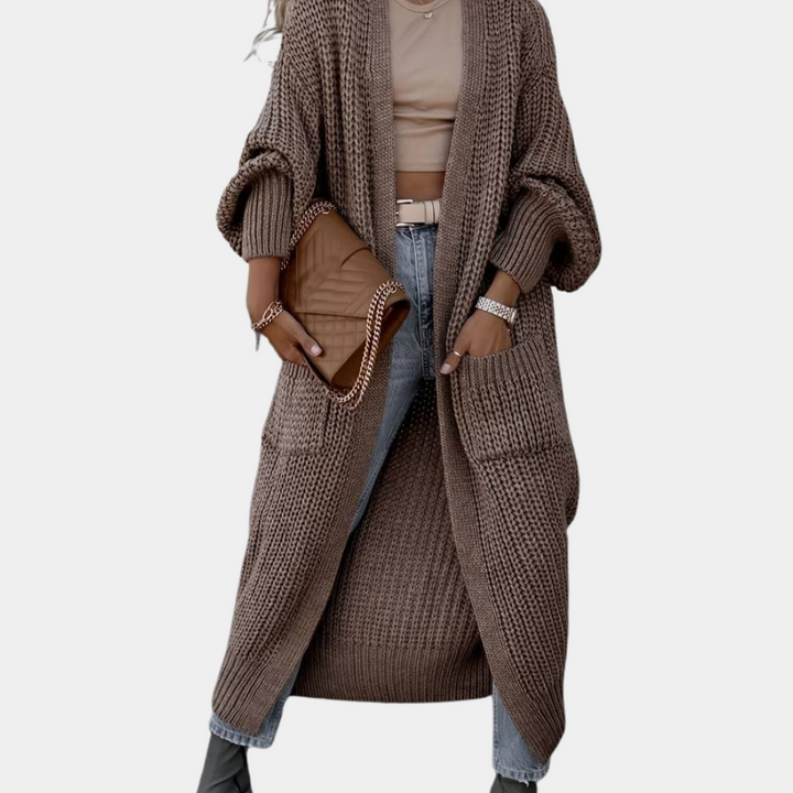 Allsidig kvinners lang strikkejakke; komfortabel, elegant cardigan perfekt som varm høstjakke i dameklær.