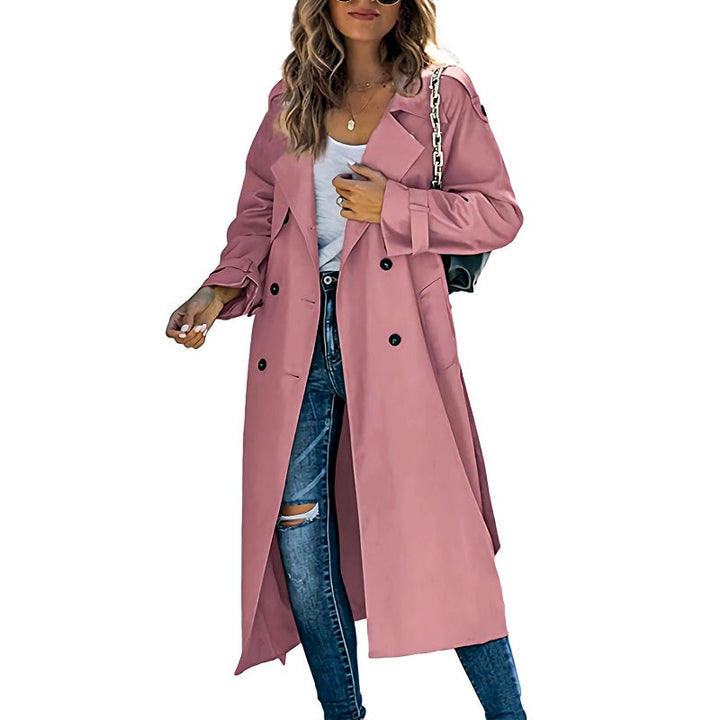 Damejakke: Tidløs, lang dobbeltspent trenchcoat. Elegant og funksjonell ytterjakke for kvinners klassiske stil.