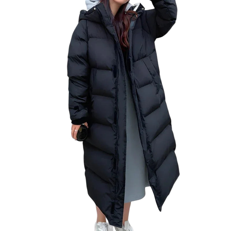 Lang svart vanntett damepufferparka for vinter. Stilfull og varm vinterjakke for kaldt vær.