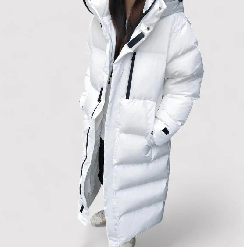 Dame lang pufferparka, vanntett vinterjakke. Tilgjengelig i svart og hvit. Perfekt for kaldt vær.