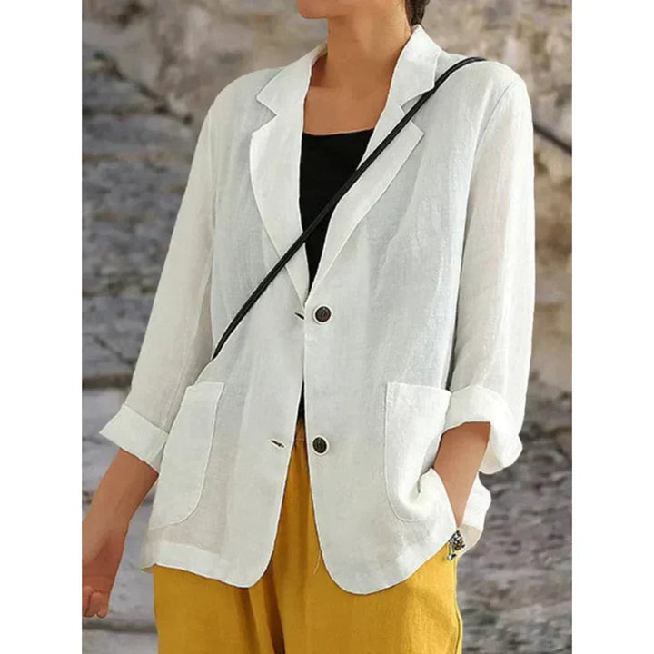 Behagelig uformell kvinners lett blazer. Perfekt for vårklær, kontorstil, og en elegant, trendy look.
