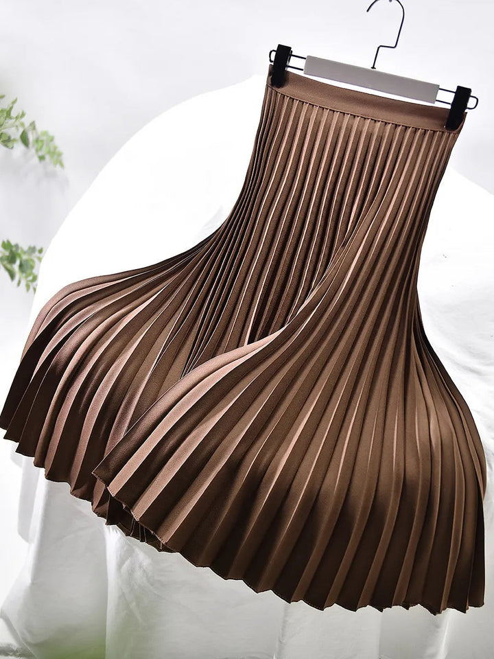 Detaljert plissert design på et langt maxiskjørt for kvinner. Tidløs og elegant.