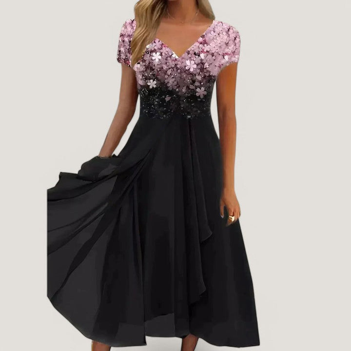 Mønstret blomstret midi kjole for kvinner, perfekt for sommerdager med sin feminine stil og lette stoff.