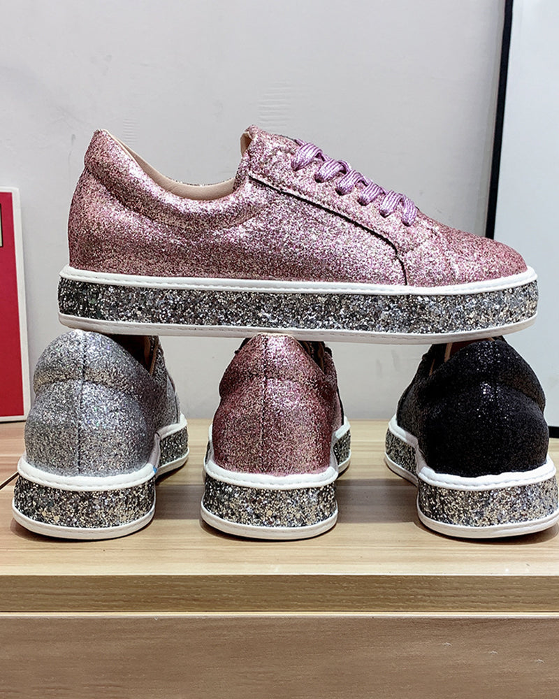 Lette glittersko: Trendy sneakers til dame, ideelle for en glitrende og komfortabel look.