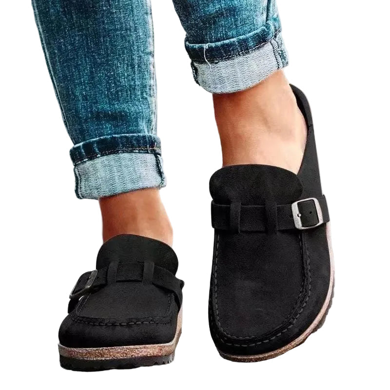 Elegante slip-on loafers for kvinner med stilfull spenne og komfortabel passform, ideelle for hverdag og vår.