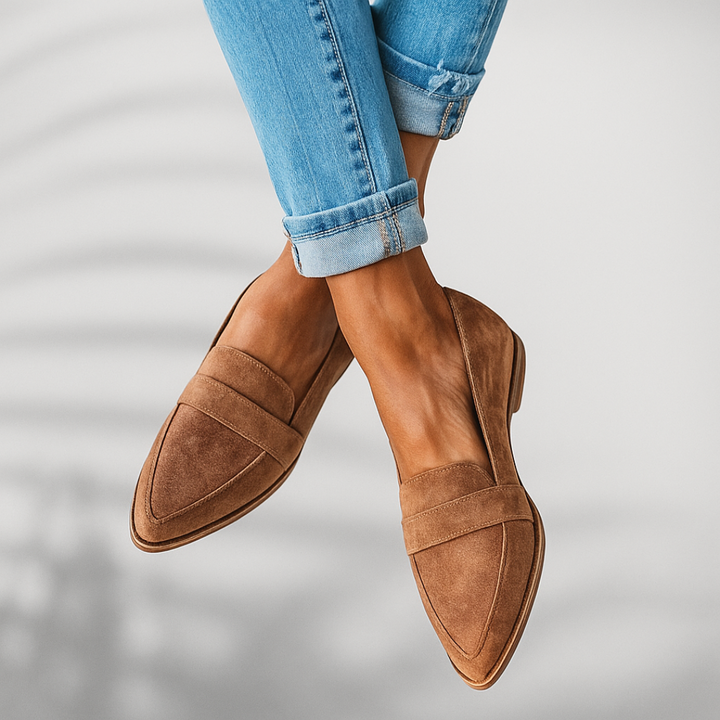 Brune, komfortable tå-loafers. Stilige flate damesko for jobb eller fritid, elegant og allsidig stil.