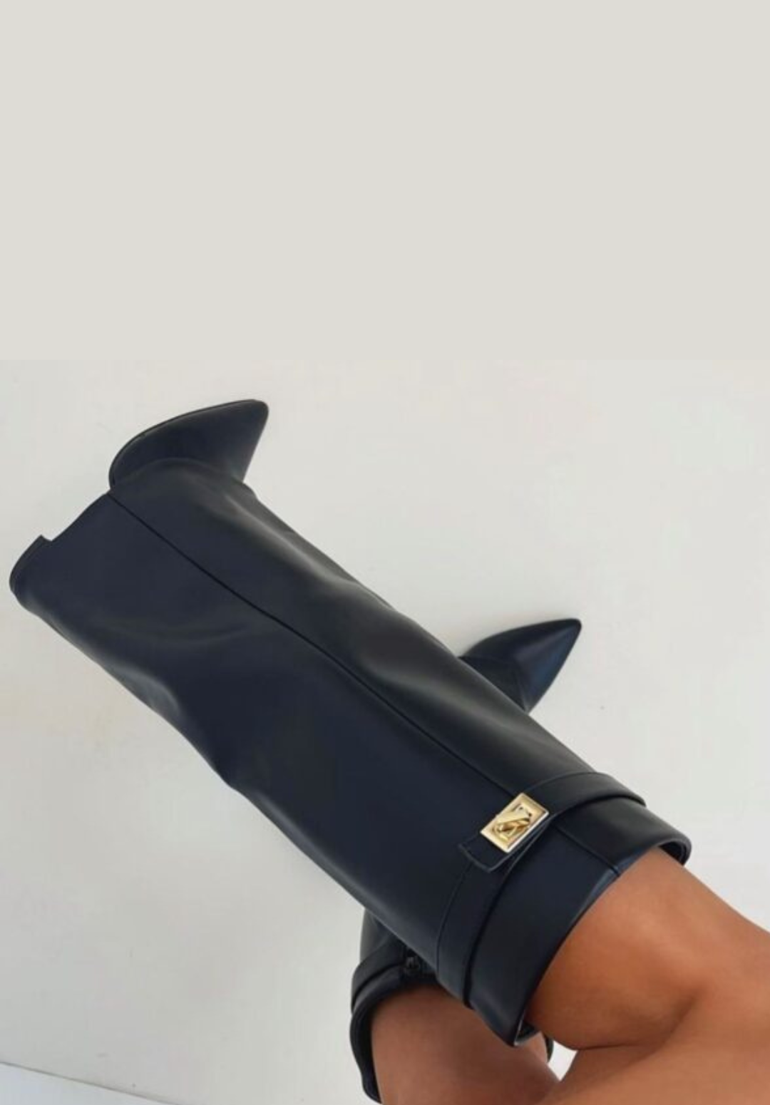 Komfortable damestøvler med praktisk glidelås. Allsidige trendy kvinneboots perfekte for høst og vinter.