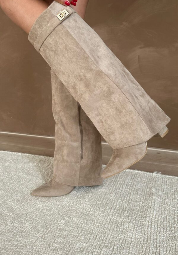 Allsidige kvinneboots med komfort og stil. Mørke ankelstøvler med glidelås, perfekt for vintersesongen.