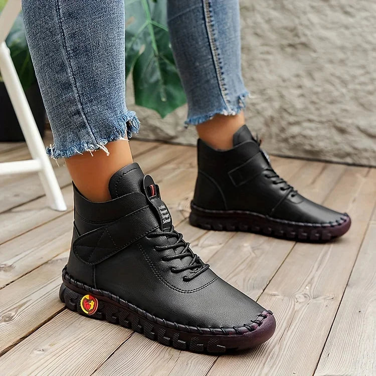 Moderne vintersneakers for kvinner, et stilig valg som kombinerer isolasjon og trendy design.