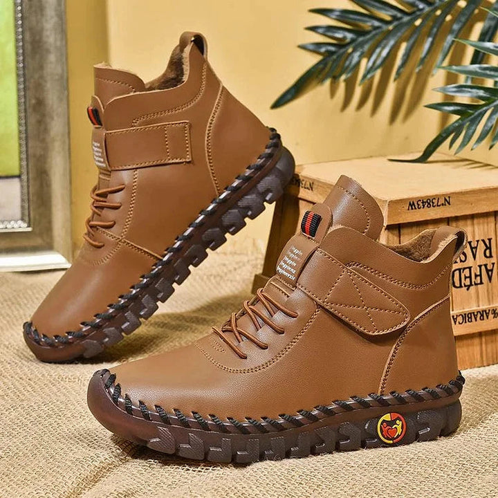 Avslappede og behagelige isolerte kvinne sneakers, perfekte for vinteraktiviteter og utendørs bruk.