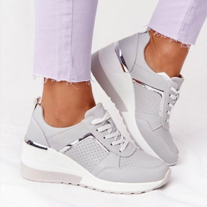 Motebevisste kvinners wedge sneakers, ideelle som joggesko og hverdagssko med god komfort og stil.