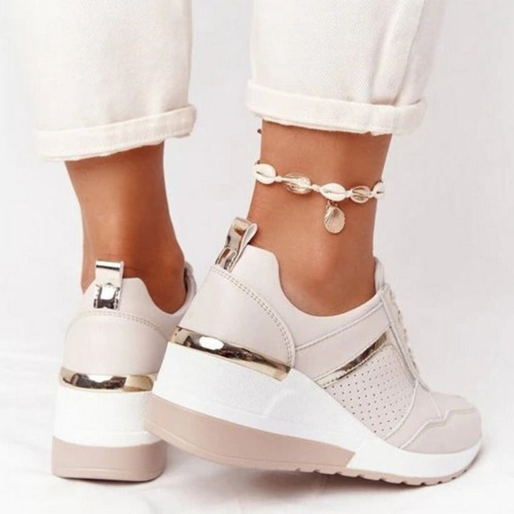 Komfortable fritidssko for kvinner: stilrene wedge sneakers med støttende kilesåle, perfekt for aktiv hverdag.