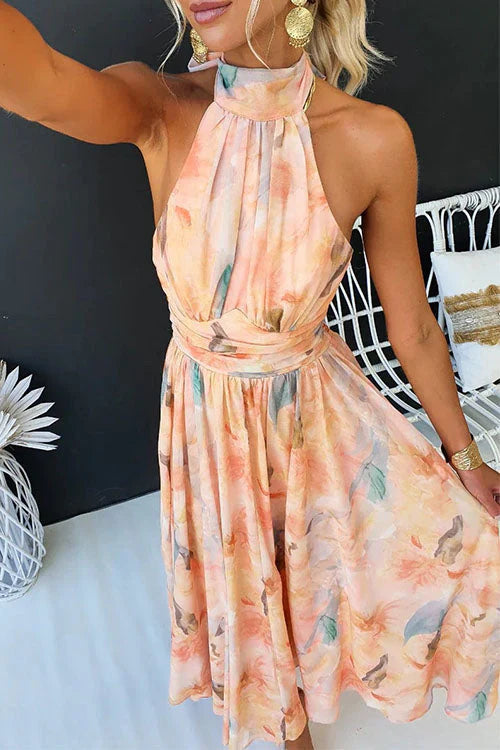 Elegant maxikjole med levende akvarelltrykk. Flott som både festkjole og komfortabel hverdagskjole for sommer.