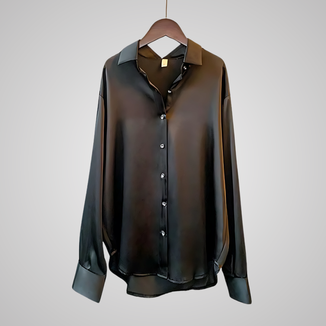 Enkel og elegant kvinnebluse i tidløst design. Ideell for en stilfull look, fra kontor til fest.