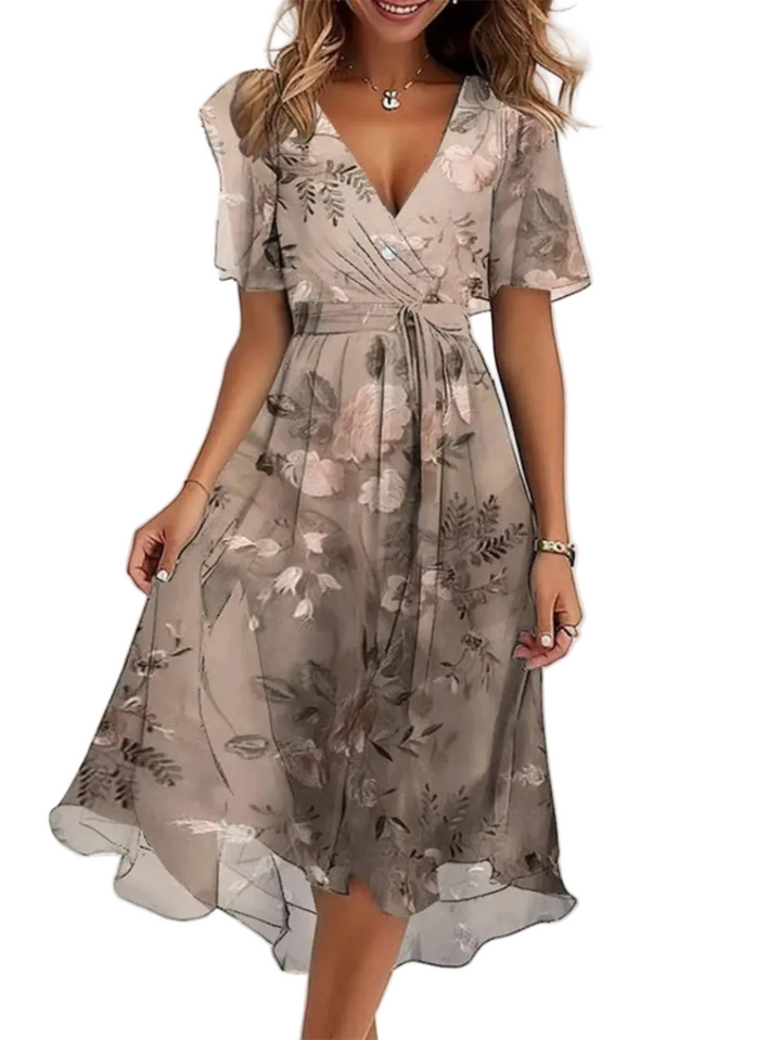 Elegant dame sommerkjole med stilrent magetrekk, perfekt for solfylte dager. Komfortabel og trendy sommermote.