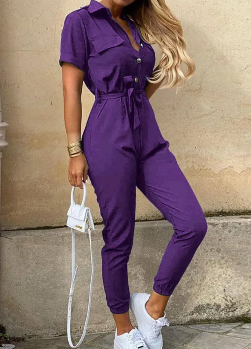 Klassisk dame jumpsuit for fest og komfort, et tidløst og elegant valg for kvinner.