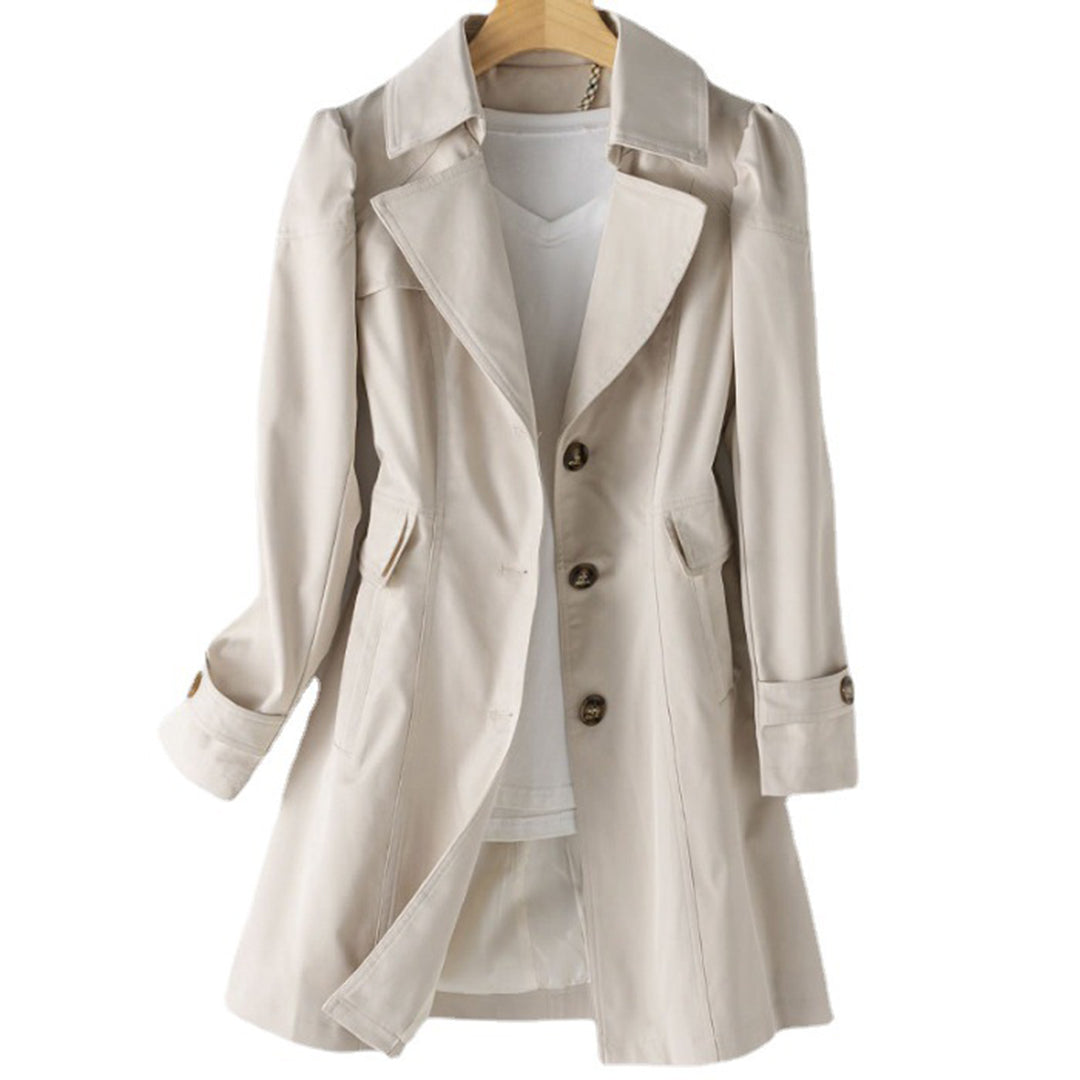 Ny, elegant kvinne trench coat i midtlengde, med belte. En moderne og klassisk vår- og høstkåpe.