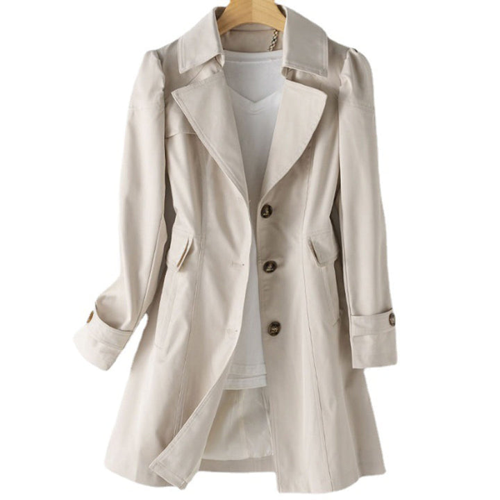 Ny, elegant kvinne trench coat i midtlengde, med belte. En moderne og klassisk vår- og høstkåpe.